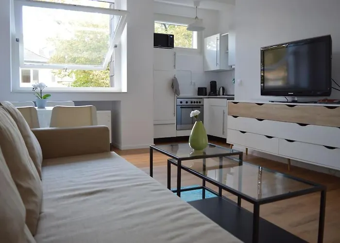 Daire Ruettenscheid, Messe, Uni, Station *